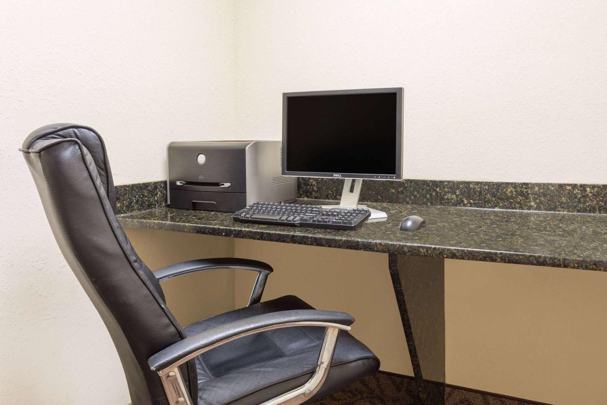 Days Inn By Wyndham Semmes Mobile Eksteriør billede